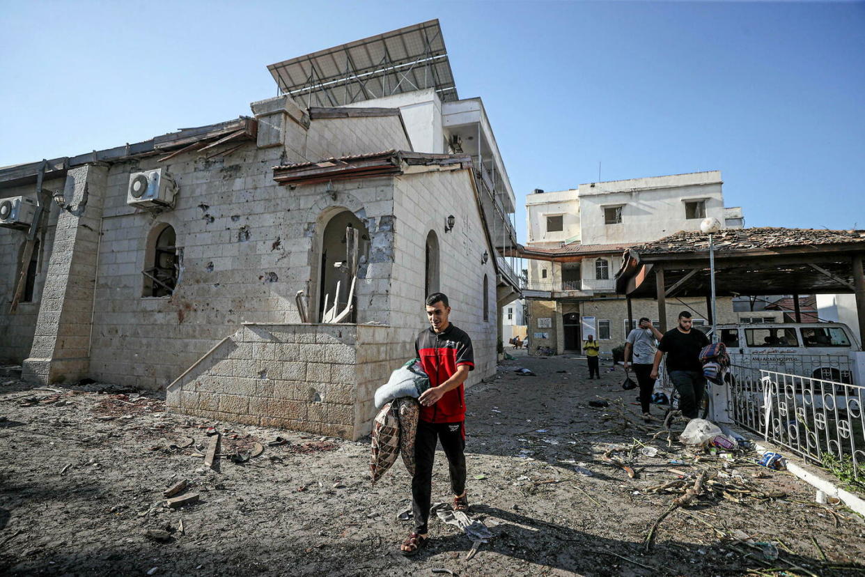 L'hôpital Ahli Arab de Gaza a été touché par une frappe mardi 17 octobre.  - Credit:MUSTAFA HASSONA / ANADOLU / Anadolu via AFP