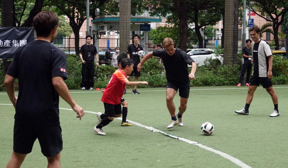《足球》本田圭佑來台推廣4v4賽制兒童足球賽 培養小球員獨立性
