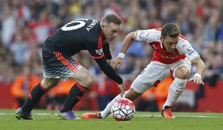 Football - Arsenal v Manchester United - Barclays Premier League - Emirates Stadium - 4/10/15 Manchester United's Wayne Rooney in action with Arsenal's Mesut Ozil Action Images via Reuters / Carl Recine Livepic