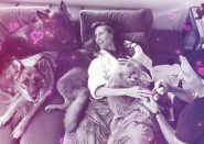 <p>Forget frantic last-minute running around, Heidi Klum nailed the pre-Oscars prep with a relaxed manicure and chilled out cuddles with her pooches.</p>