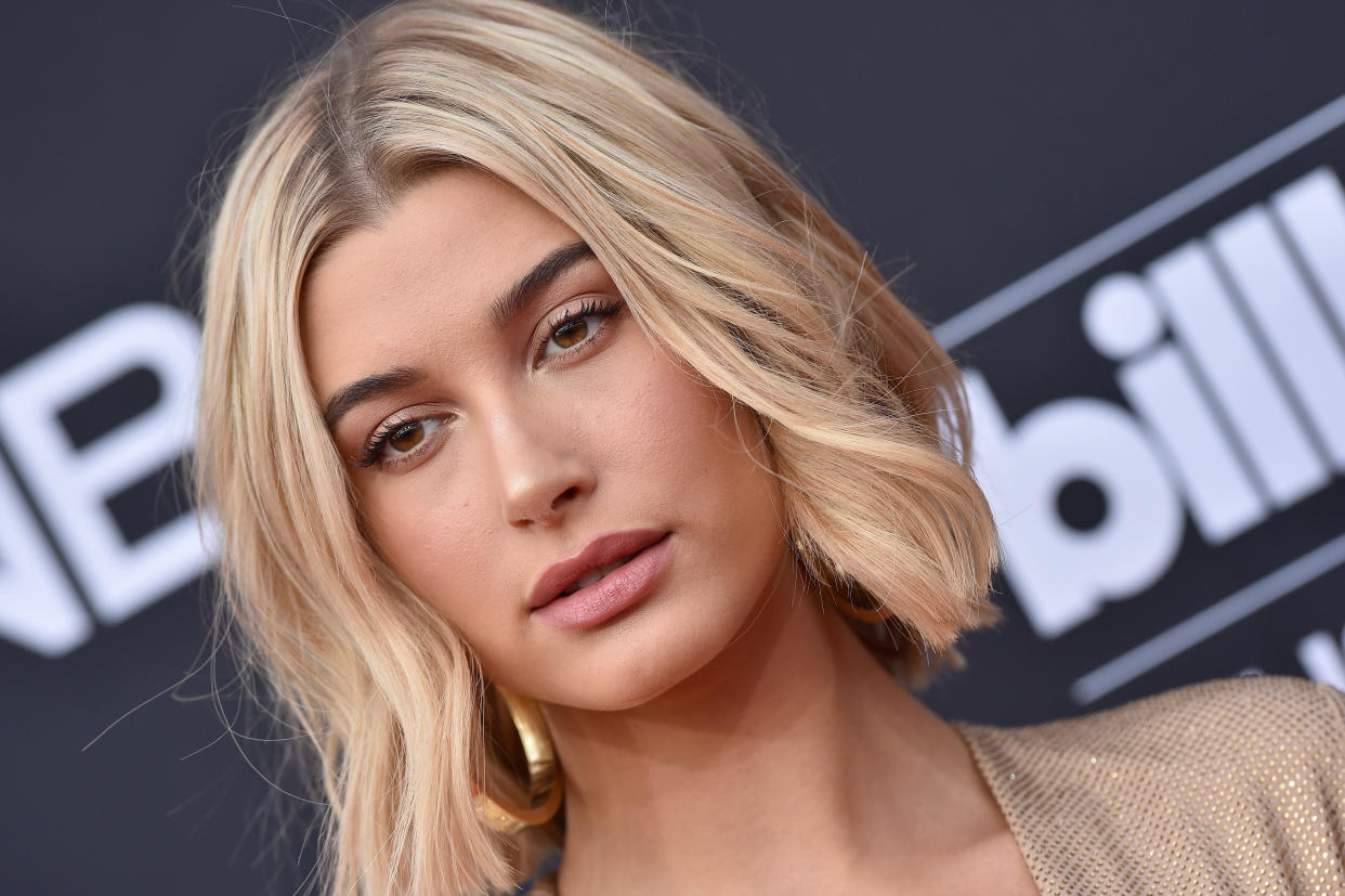 Hailey Bieber. Image via Getty Images. 