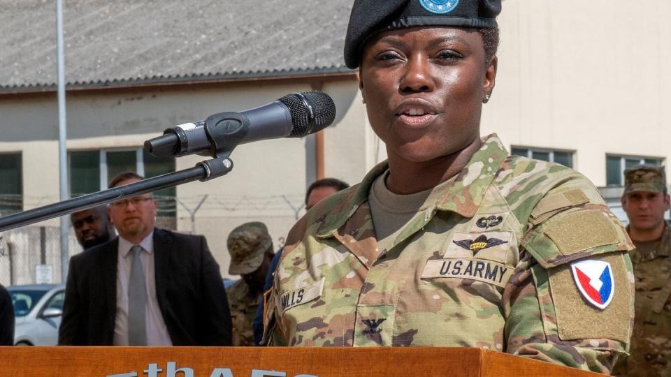 Col. Crystal Hills, the new commander of the 405th Army Field Support Brigade, provides remarks at the 405th AFSB change of command ceremony on Daenner Kaserne in Kaiserslautern, Germany, June 30. (Elisabeth Paqué/Army)