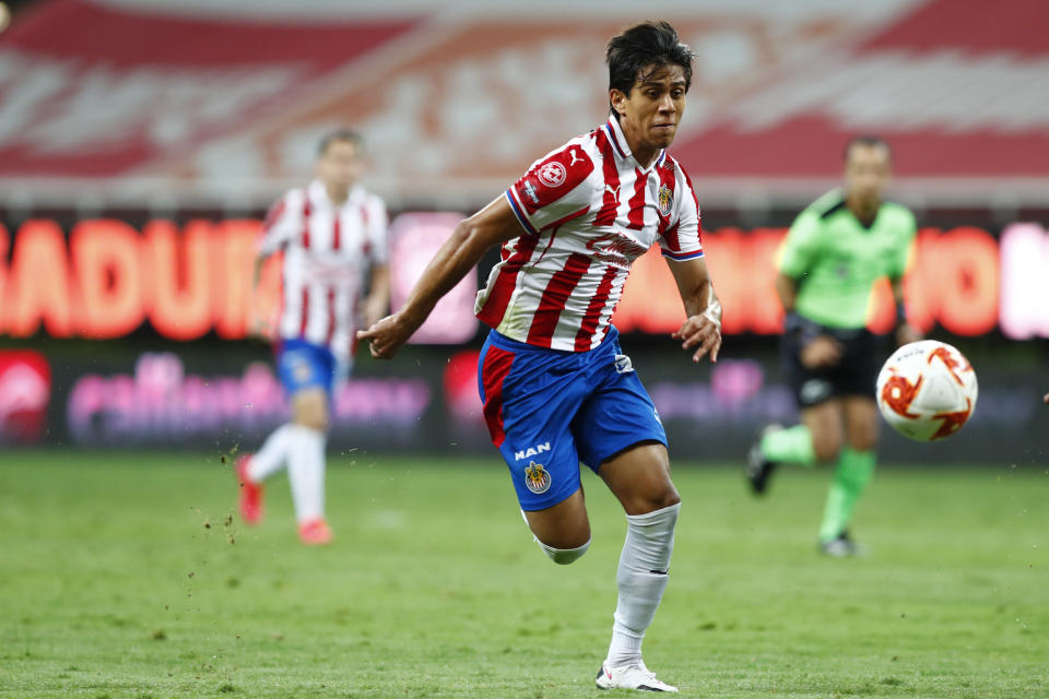 GUADALAJARA, MEXICO - SEPTEMBER 08: José Macías  #09 of  Chivas drives the ball  during the 9th round match between Chivas and Queretaro as part of the Torneo Guard1anes 2020 Liga MX at La Akron  Stadium on September 8, 2020 in Guadalajar, Mexico. (Photo by Refugio Ruiz/Getty Images)