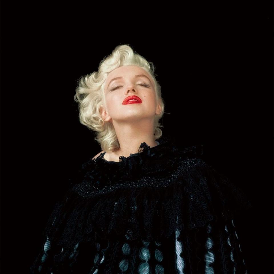 <p>In October 1955, Greene selected two outfits from a rack of clothes left over from a fashion shoot and used Marilyn as a model while setting up lights for two shoots the next day.</p><p><br></p>