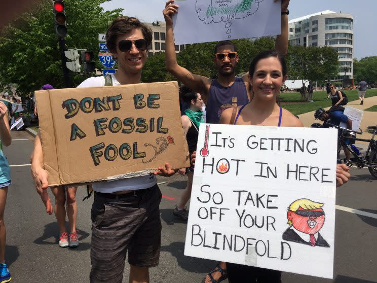 Protesters carry signs during the Peoples Climate March at the White House in Washington. (Photo: Ben Adler for Yahoo News)