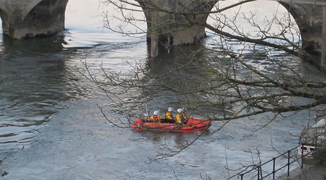 Rescue crews searched for the girl. Source: Twitter / IGLWY