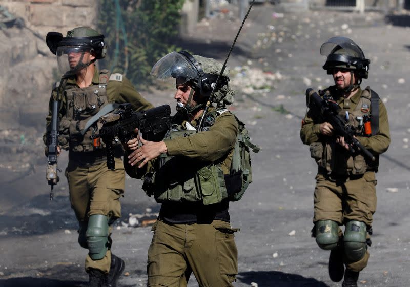 Palestinians clash with the Israeli army in Hebron