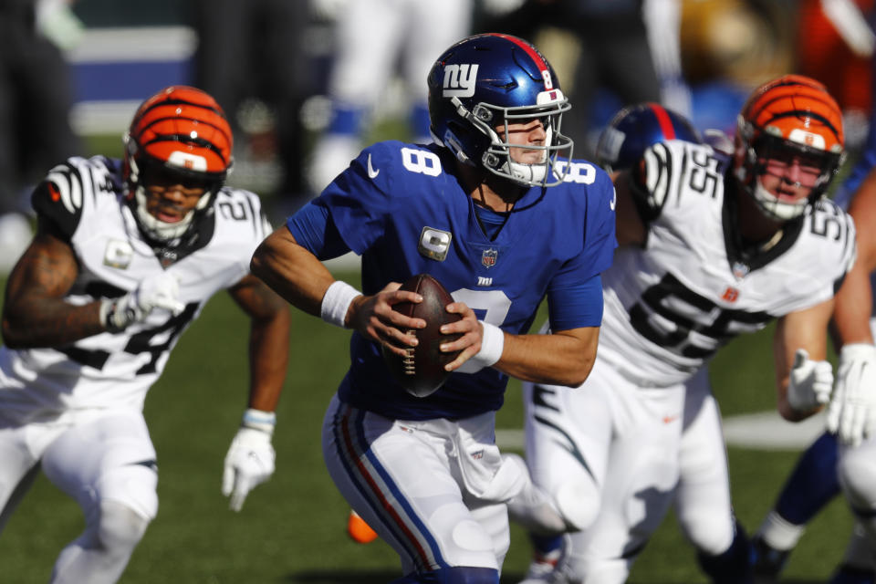 New York Giants quarterback Daniel Jones (8) scrambles during the first half of NFL football game against the Cincinnati Bengals, Sunday, Nov. 29, 2020, in Cincinnati. (AP Photo/Aaron Doster)