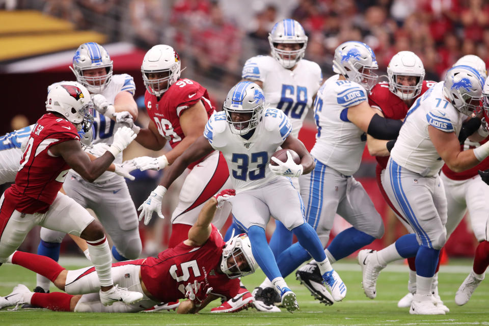 Running back Kerryon Johnson #33 of the Detroit Lions rushes against linebacker Joe Walker #59 of the Arizona Cardinals in the first quarter of the game at State Farm Stadium on September 08, 2019 in Glendale, Arizona. (Photo by Christian Petersen/Getty Images)