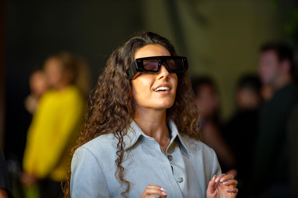 17 September 2024, USA, Los Angeles: A participant at the Snap Partner Summit event tries out the new generation of Snapchat glasses 