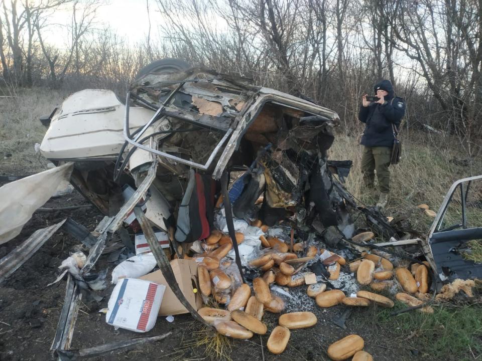 兩名攜帶麵包和人道主義援助物資的男子在烏克蘭哈爾科夫州死於地雷爆炸。   圖: 翻攝自Ukraine War Now 推特