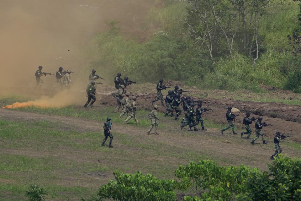 U.S. and Indonesian soldiers move to take their positions during Super Garuda Shield 2022 joint military exercises in Baturaja, South Sumatra, Indonesia, Friday, Aug. 12, 2022. The United States and Indonesian militaries conducted the annual combat exercises on Indonesia's Sumatra island, joined for the first time by participants from other partner nations including Australia, Japan and Singapore, signaling stronger ties amid growing maritime activity by China in the Indo-Pacific region. (AP Photo/Dita Alangkara)