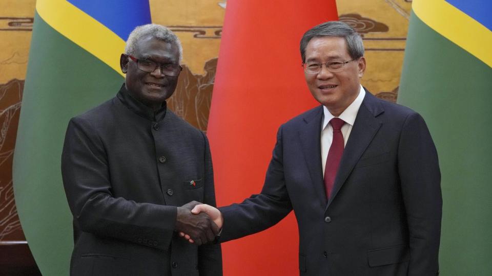 Solomon Islands prime minister Manasseh Sogavare and China's Li Qiang