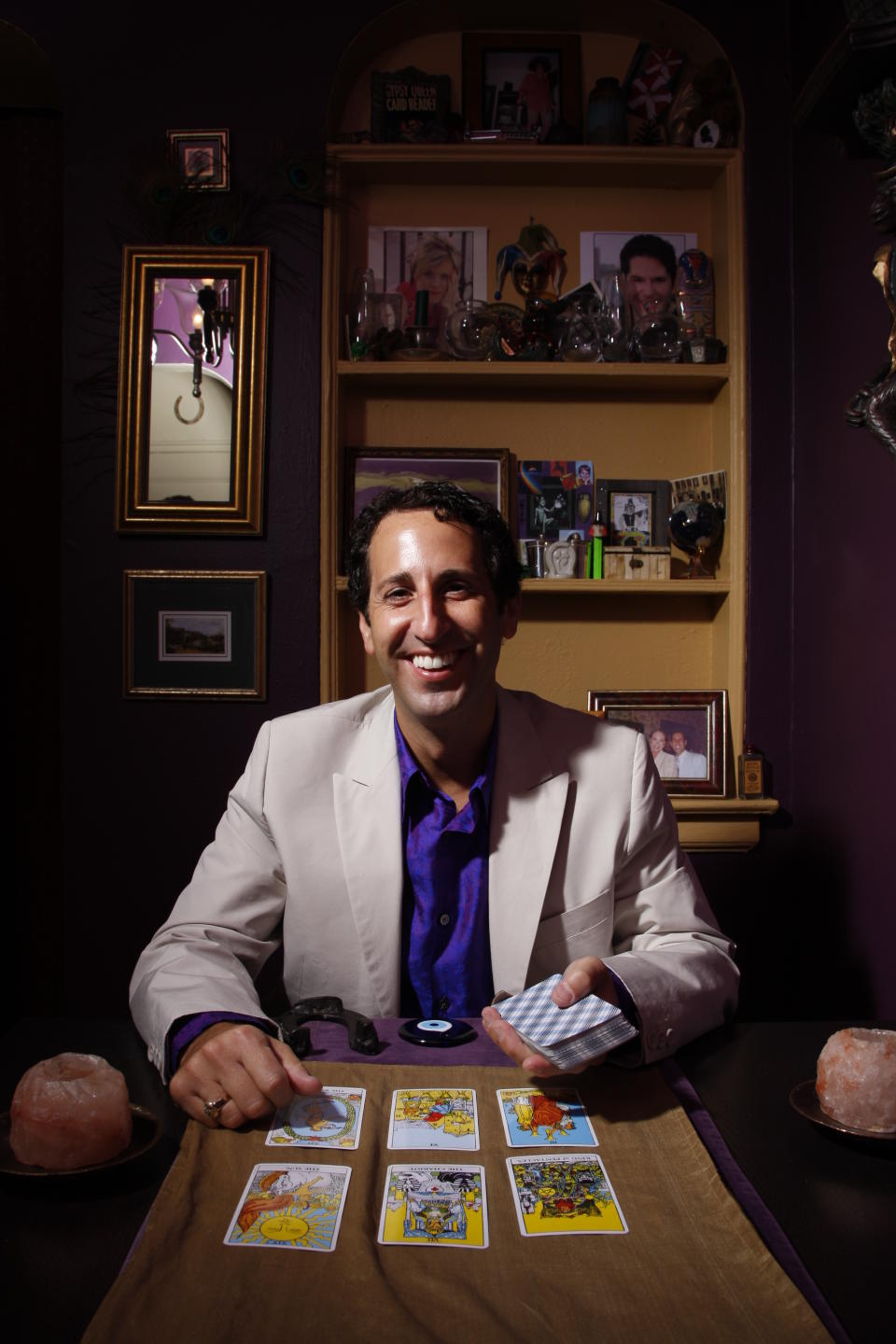 Tarot card reader Dante Sabatino in New York City. (Photo by Fairchild Archive/Penske Media via Getty Images)