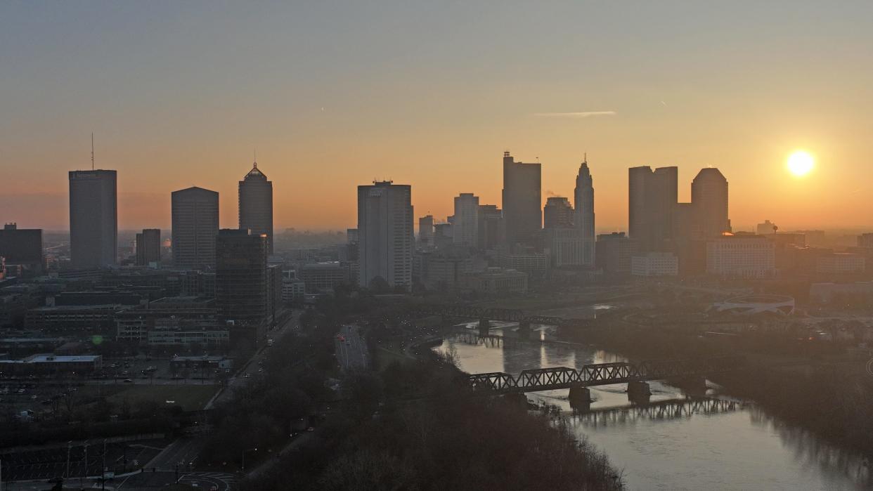 The first day of February 2024 started with a sunrise free of clouds in Columbus. This view looks east over the Scioto River at the confluence with the Olentangy River.