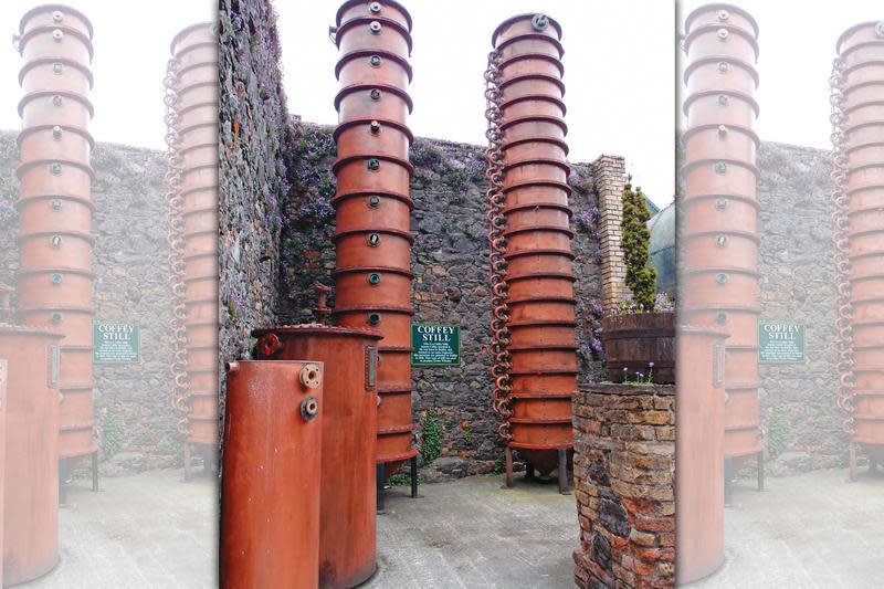 愛爾蘭的Kilbeggan酒廠中，保留有一座科菲蒸餾器，堪稱蒸餾進化的歷史文物。
