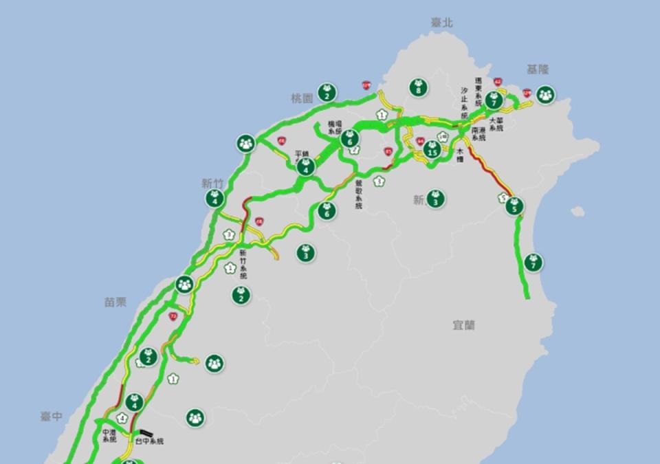 端午連假首日，國道湧現車潮，雖然與往年相比差不太多，不過國道5號車流量截至下午3時已達2.01百萬車公里，預估晚間8時才會舒緩，其中雪隧更連續30小時時速不到40公里。