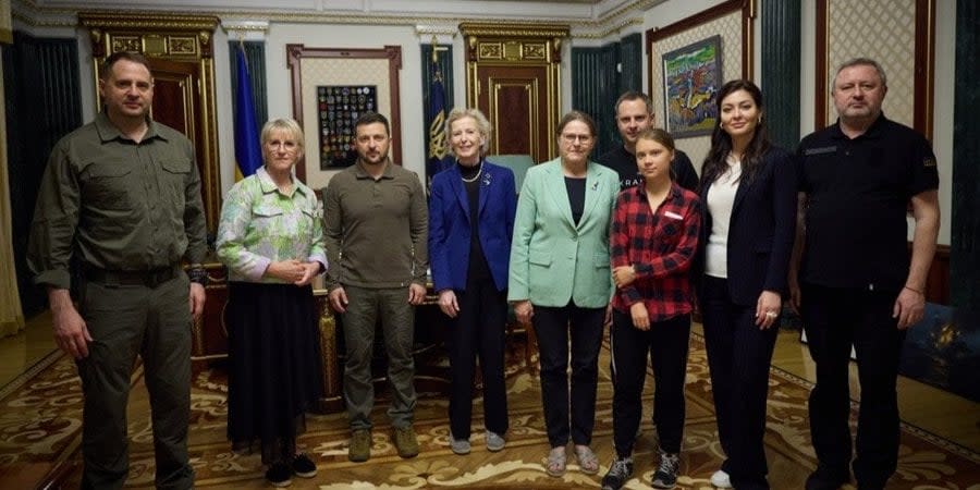 Volodymyr Zelenskyy with members of the International Working Group on the Environmental Consequences of War