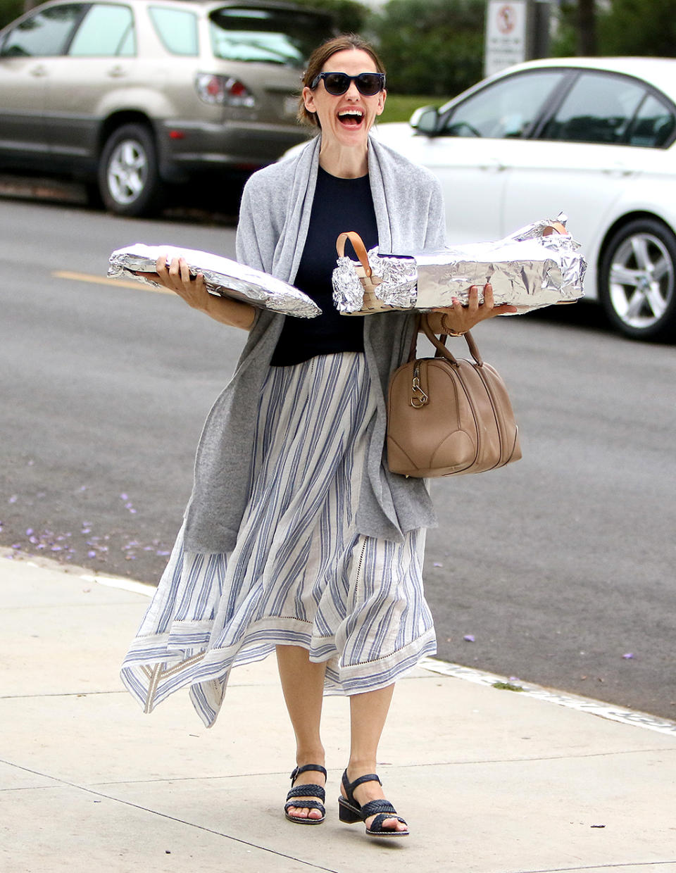 <p>No Hollywood here! Garner brought potluck dishes to church in L.A. on Sunday funday. (Photo: BG004/Bauer-Griffin/GC Images) </p>