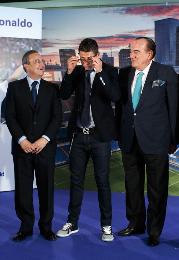 Fernándo Fernández Tapias con Florentino Pérez y Cristiano Ronaldo