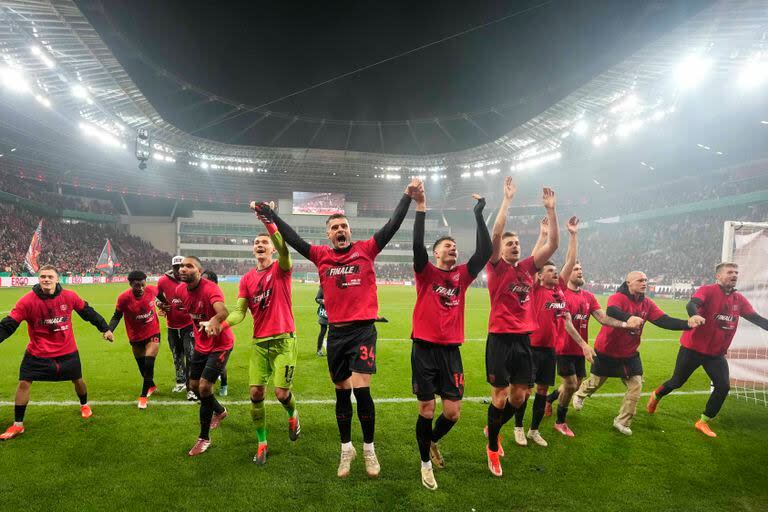 Bayer Leverkusen quiere seguir acumulando festejos para acercarse más al título de la Bundesliga.