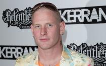 <p>Allerdings: Um sich ewig zu verstecken, wurden Slipknot auf Dauer einfach zu erfolgreich, und mit der Zeit gingen die Musiker zu einem entspannteren Umgang mit ihren Horrorfratzen über. Die meisten Bandmitglieder, Corey Taylor (Bild) etwa, sehen ohne Maske auch viel besser aus. Tipp für Fans: Am 30. September bringen Slipknot ihr neues Album "The End, So Far" auf den Markt. (Bild: 2010 Getty Images/Ian Gavan)</p> 