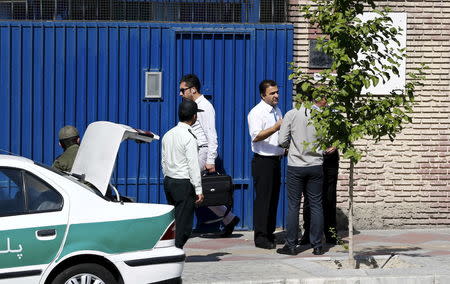 Policemen and security guards stand in front of the British Embassy in Tehran August 23, 2015. REUTERS/Raheb Homavandi/TIMA