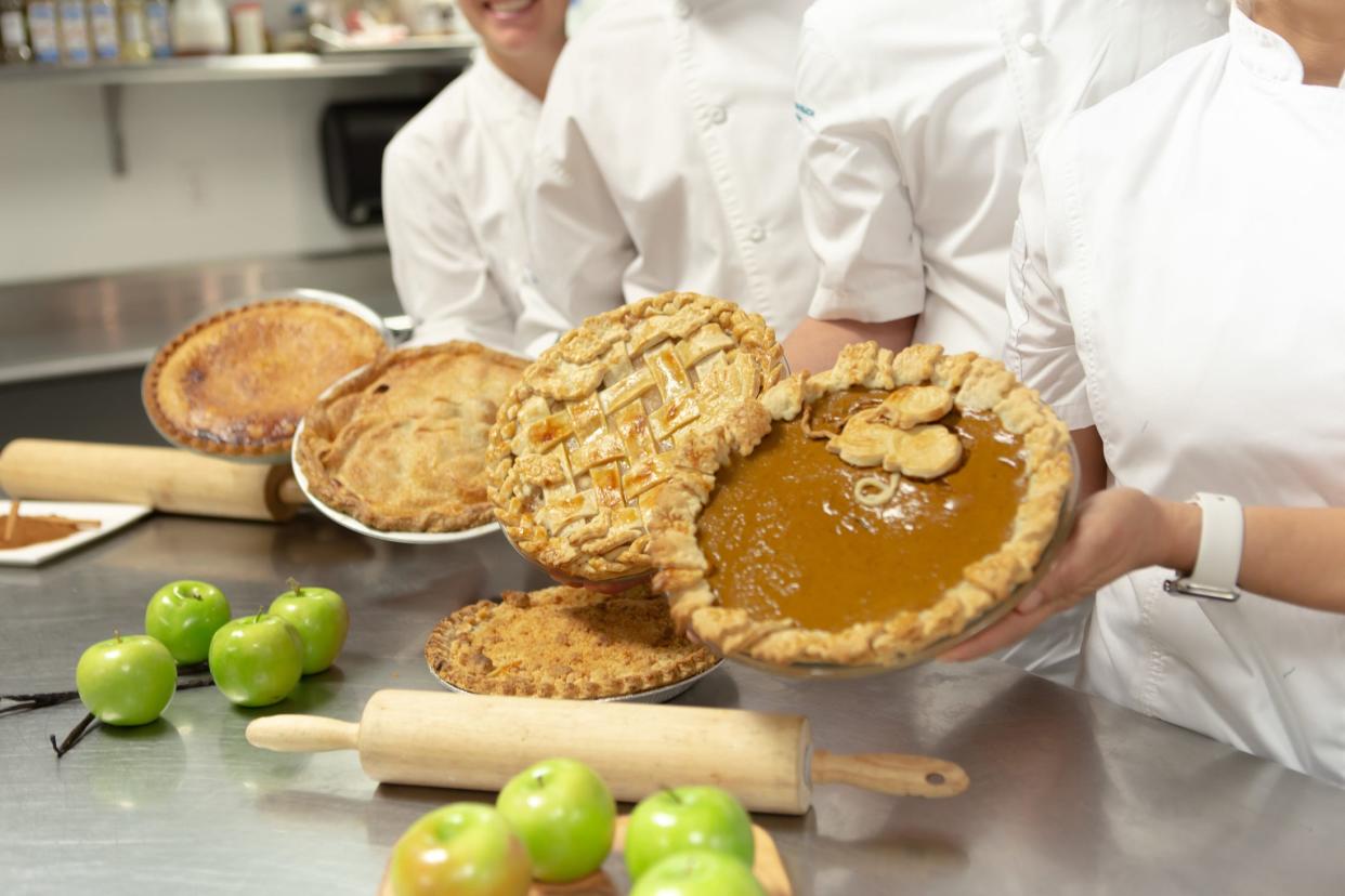 Pastry chefs from numerous Palm Beach County restaurants, country clubs and hotels are donating their time and talent to bake Thanksgiving pies for a fundraiser benefiting Meals on Wheels of the Palm Beaches.