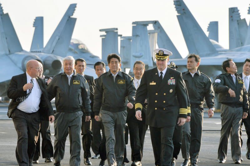 日本海上自衛隊2015觀艦式。（美聯社）安倍晉三