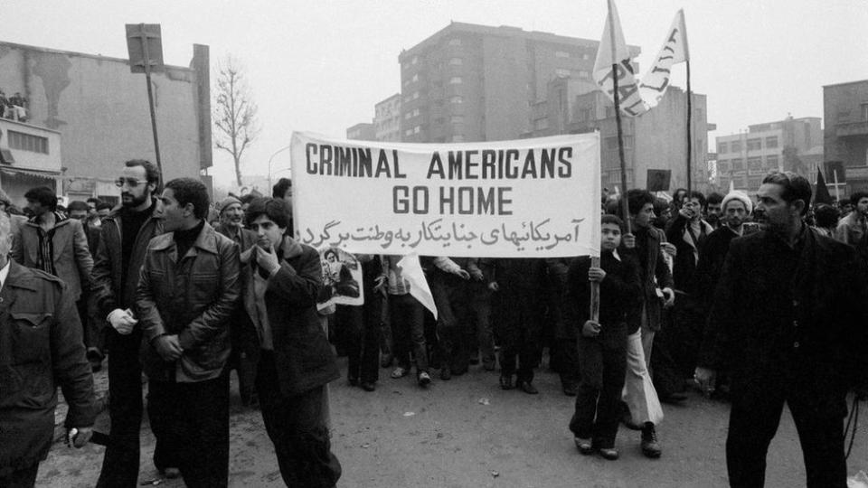 Protesta callejera durante la revolución islámica.