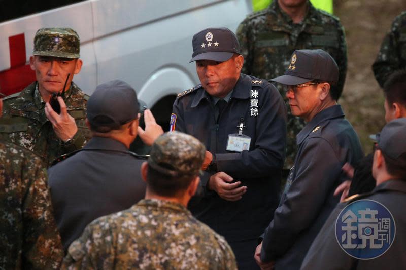 國防部今（24日）發布人事異動．參謀總長黃曙光7月1日屆退，遺缺由現任陸軍司令陳寶餘上將調任。