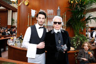 <p>En plus de toutes ses muses féminines, Karl Lagerfeld avait un chouchou masculin : Baptiste Giabiconi, qu’il a découvert en 2008. Le Français est devenu l’égérie de Chanel et de la marque Karl Lagerfeld. Celui que Karl Lagerfeld considérait comme son fils a tourné dans une publicité de Coca Light créée par Karl Lagerfeld, il est apparu dans une pub de Volkswagen avec le couturier, il a tourné dans le court-métrage Vol de jour réalisé par Karl Lagerfeld et il a participé à plusieurs publicités pour les lunettes, les parfums ou les montres de la marque Karl Lagerfeld. Baptiste Giabiconi s’est même fait tatouer la date de sa rencontre, le 8 juin 2008, avec son ami créateur. </p>