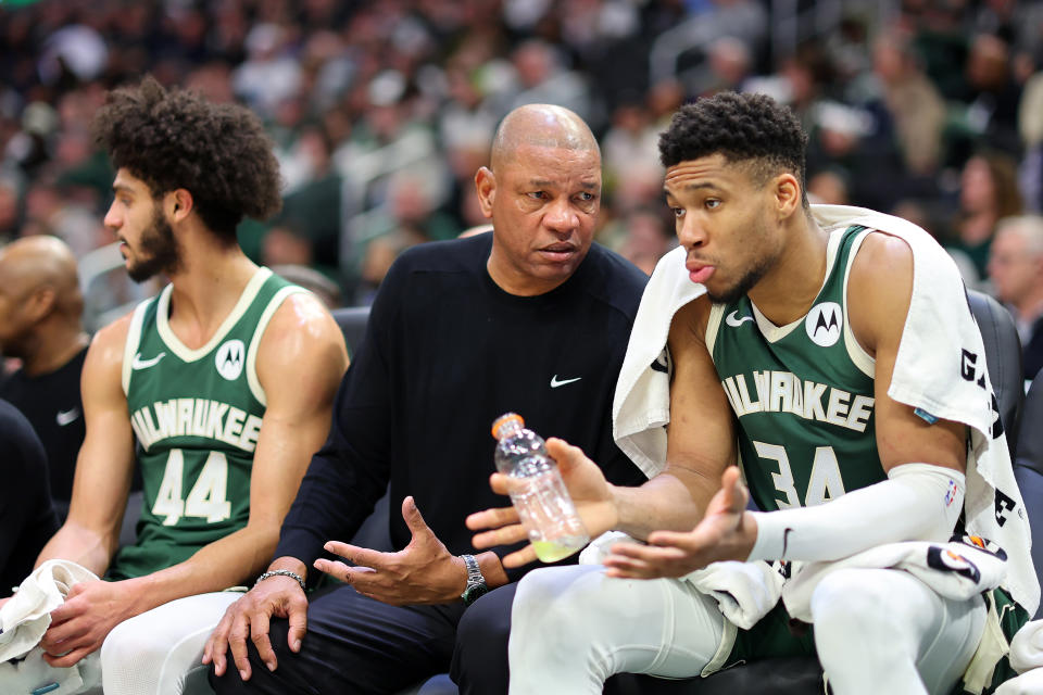 密爾瓦基公鹿季中找來Doc Rivers執教，戰績不甚理想。（NBA Photo by Stacy Revere/Getty Images）