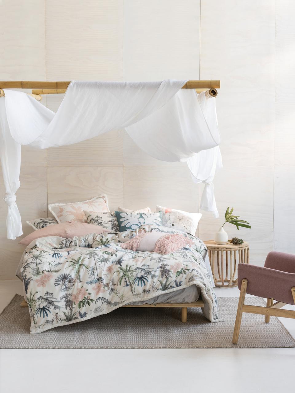 6) White bedroom ideas: tropical styling