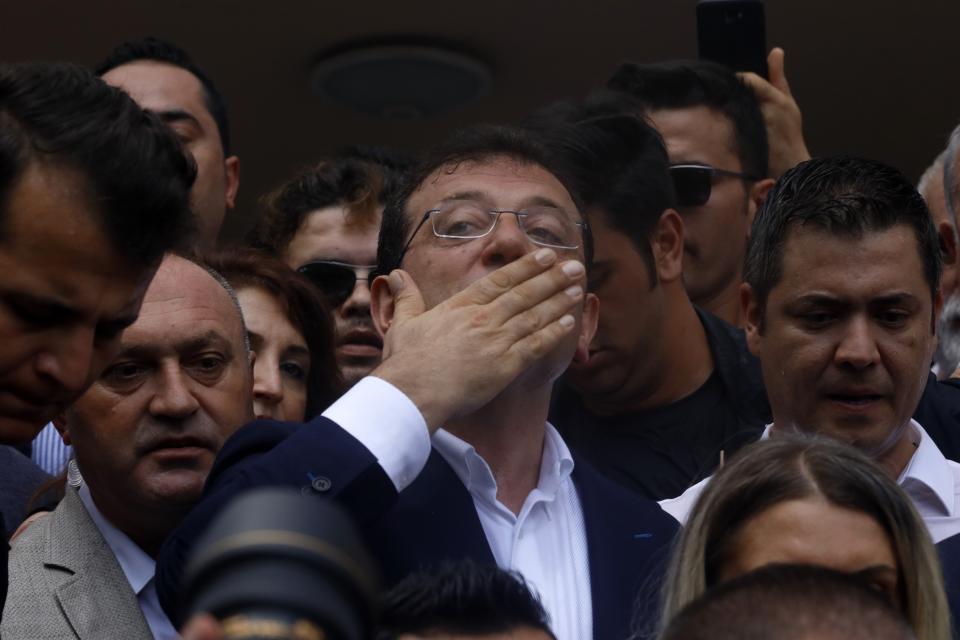 Ekrem Imamoglu, candidate of the secular opposition Republican People's Party, or CHP thanks his supporters outside a polling station in Istanbul, Sunday, June 23, 2019. Voters in Istanbul returned to the polls Sunday for a re-run mayoral election ordered up by authorities after President Recep Tayyip Erdogan and his political allies lost control of Turkey's largest city for the first time in 25 years. (AP Photo/Burhan Ozbilici)