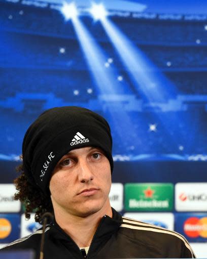 El defensa brasileño David Luiz, del Chelsea, en conferenca de prensa en víspera del partido de ida de semifinales de la Liga de Campeones de Europa contra el Atlético de Madrid el 21 de abril de 2014 en la capital española (AFP/Archivos | GERARD JULIEN)