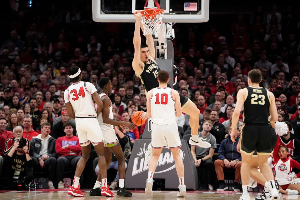 Purdue center Zach Edey dunks against Ohio State on Sunday.