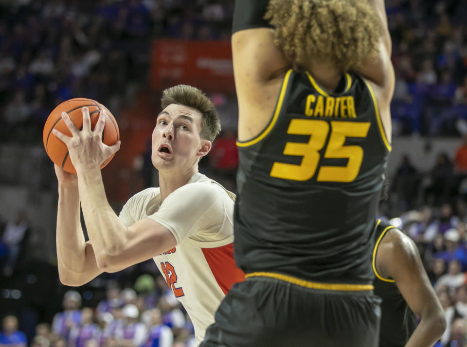 Florida forward Colin Castleton (12) gets pressure from Missouri forward Noah Carter (35) during the second half of an NCAA college basketball game Saturday, Jan. 14, 2023, in Gainesville, Fla. Florida won 73-64.(AP Photo/Alan Youngblood)