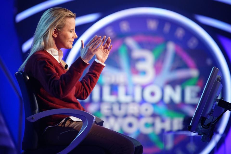 Für sie endete der Abend bitter: Ann-Kathrin Krause rutschte von 16.000 auf 6.000 Euro herunter. (Bild: RTL / Stefan Gregorowius)