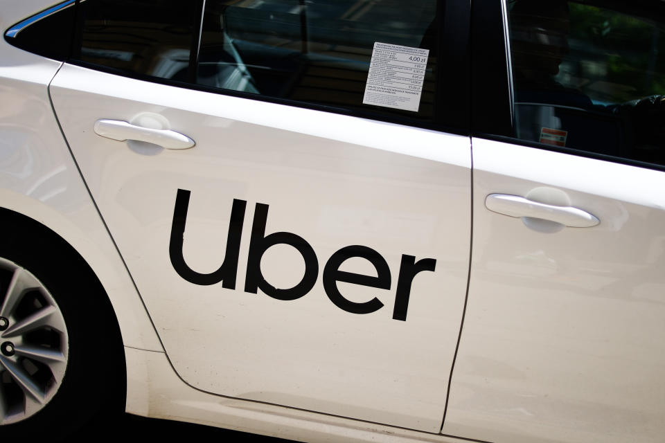 Un auto de Uber. (Jakub Porzycki/NurPhoto via Getty Images)