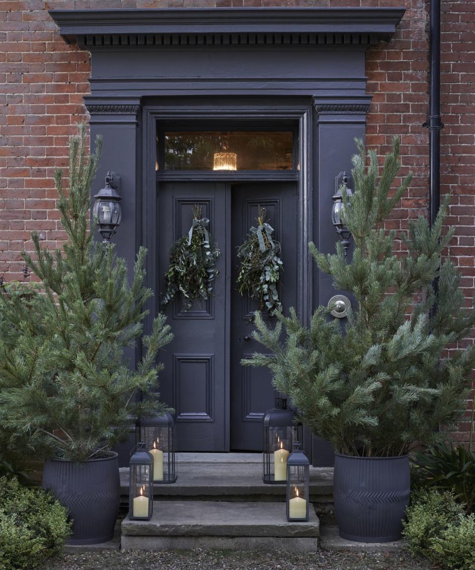 fall front door decor, hand tied eucalyptus bouquets