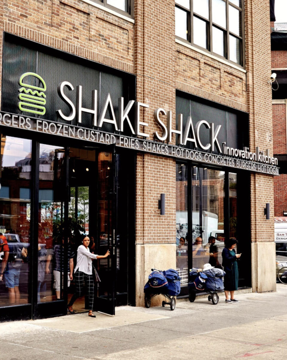 Shake Shack 1st outlet Msia - Shake Shack