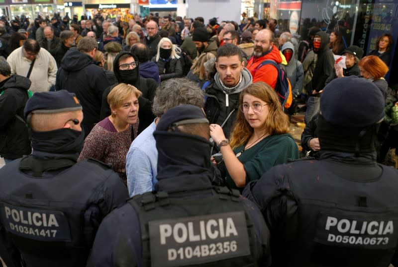 Catalan separatists protest in Barcelona