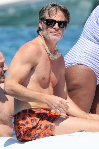 Chris Pine and Mystery Brunette Enjoy Vacation in Sardinia, Italy – See the  Pics!