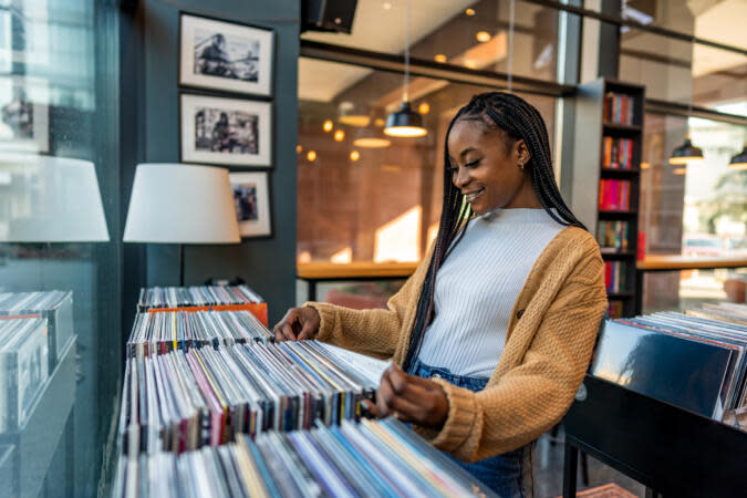 Michigan City Welcomes Its First Black Woman-Owned Vinyl Record Shop | Photo: ljubaphoto via Getty Images