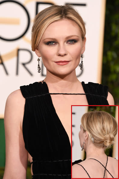 Romántica. Los accesorios en negro y las melenas sueltas no son las únicas opciones. Si más bien eres romántica y clásica, copia esta propuesta que lleva la actriz Kirsten Dunst: un chongo a la altura de la nuca, decorado con un broche en color plata. - Foto: Jason Merritt/Jason Merritt/Getty Images