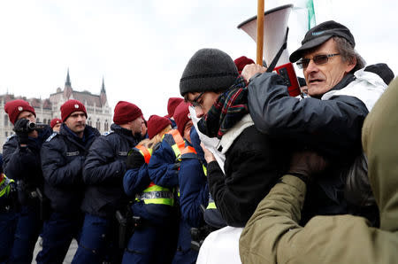 Trade union members and supporters scuffle with police in front of the Parliament building during a protest against the government in Budapest, Hungary, December 8, 2018. REUTERS/Bernadett Szabo