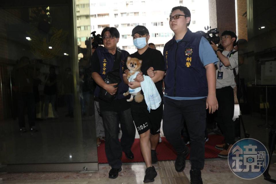 張男帶著愛犬逃亡，如今一併被警方帶回。