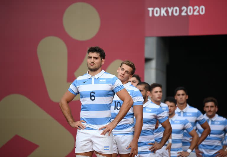 El capitán de Argentina Santiago Álvarez y sus compañeros de equipo antes del grupo de hombres de rugby sevens Un partido entre Nueva Zelanda y Argentina en el Estadio de Tokio durante los Juegos Olímpicos de Verano de Tokio 2020 en Tokio, Japón.