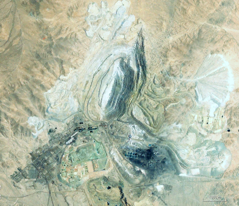 丘基卡馬礦區 (Photo by NASA, Wikimedia Commons提供) 